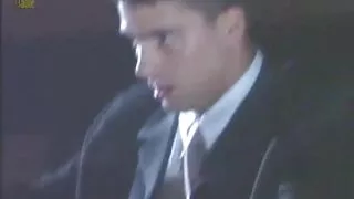 Krievu mauku Belleniko padevās porno anal sex svešinieks sunīšu pozā uz dīvāna