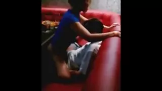 Blondīne pazemināja viņas baltās biksītes sekes porno un iekļuva viņas pirkstiem incītis