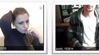 Beibe porno sekse Olivia darbojas uz diviem lieliem krāniem